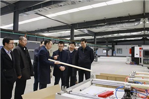 比亞迪股份有限公司副總裁劉煥明、株洲市高新區(qū)管委會(huì)副主任馬立恒、統(tǒng)戰(zhàn)部長(zhǎng)周玉智等領(lǐng)導(dǎo)一行蒞臨我司 指導(dǎo)工作